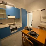 Front Apartments, شقة ليكو