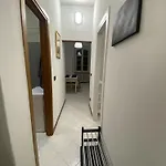 Front Apartments, ليكو