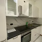 Front Apartments, شقة ليكو