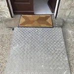 شقة Front Apartments, *