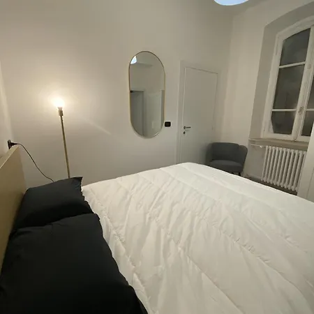Front Apartments, Apartment