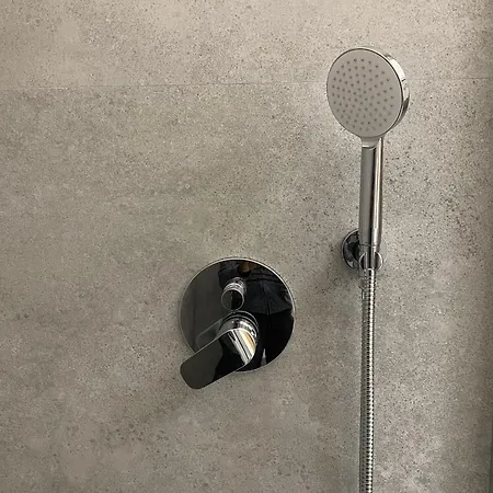 דירה Front Apartments, *