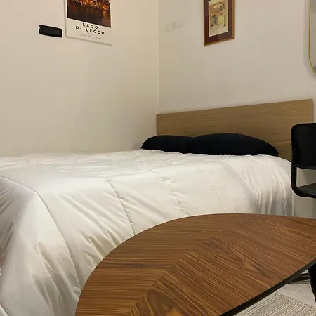 Front Apartments, Apartment
