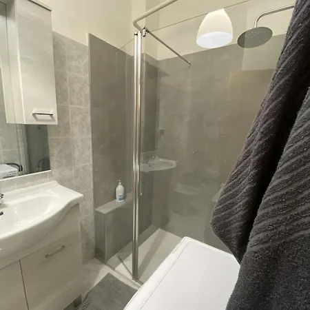 Front Apartments, Apartment Lecco