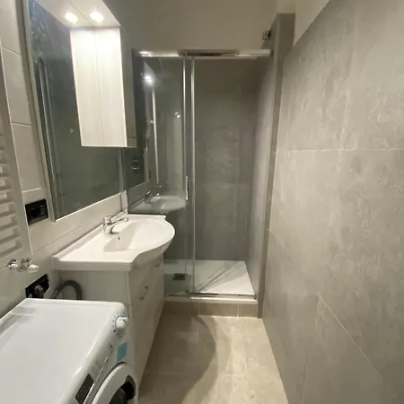 Front Apartments, * ليكو