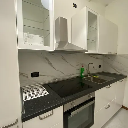 Front Apartments, Apartment Lecco