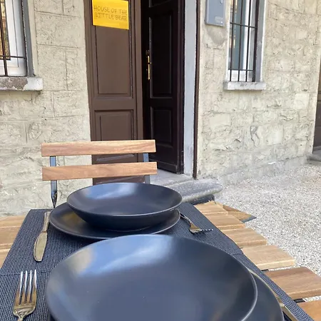 דירה Front Apartments, *