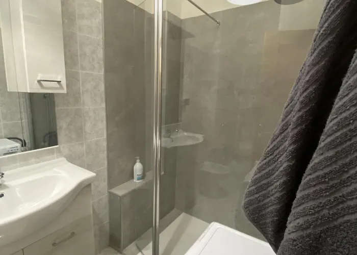 Front Apartments, Appartement Lecco