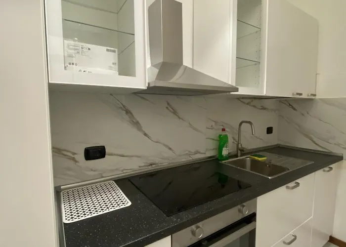 Front Apartments, Apartman Lecco