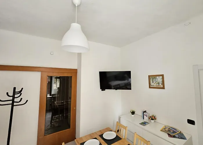 Front Apartments, Appartement Lecco
