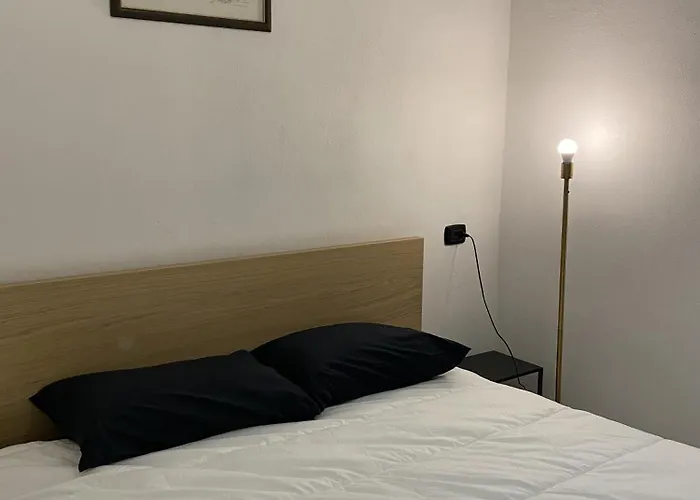 Front Apartments, ليكو