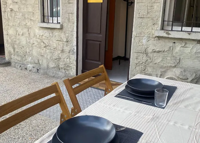 Front Apartments,