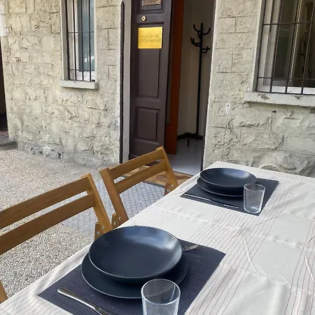 Front Apartments,