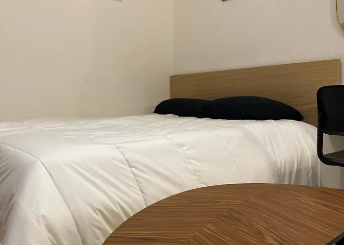 Front Apartments, Apartman