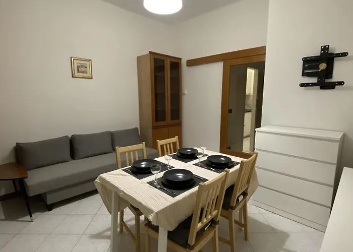 Front Apartments, *